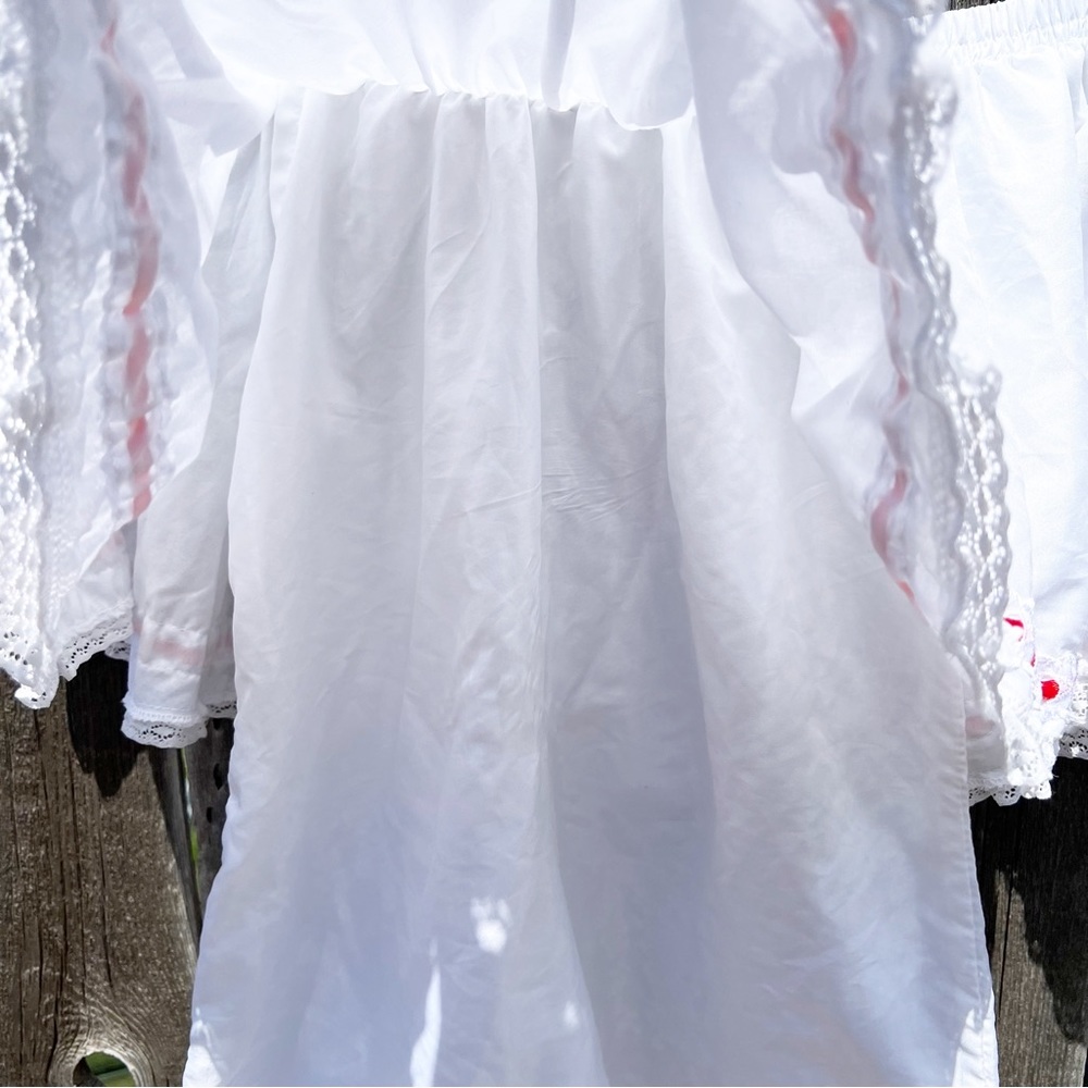 Vintage handmade 70s Peasant Bohemian Spanish Off the Shoulder White and Red Top - Picture 4 of 5